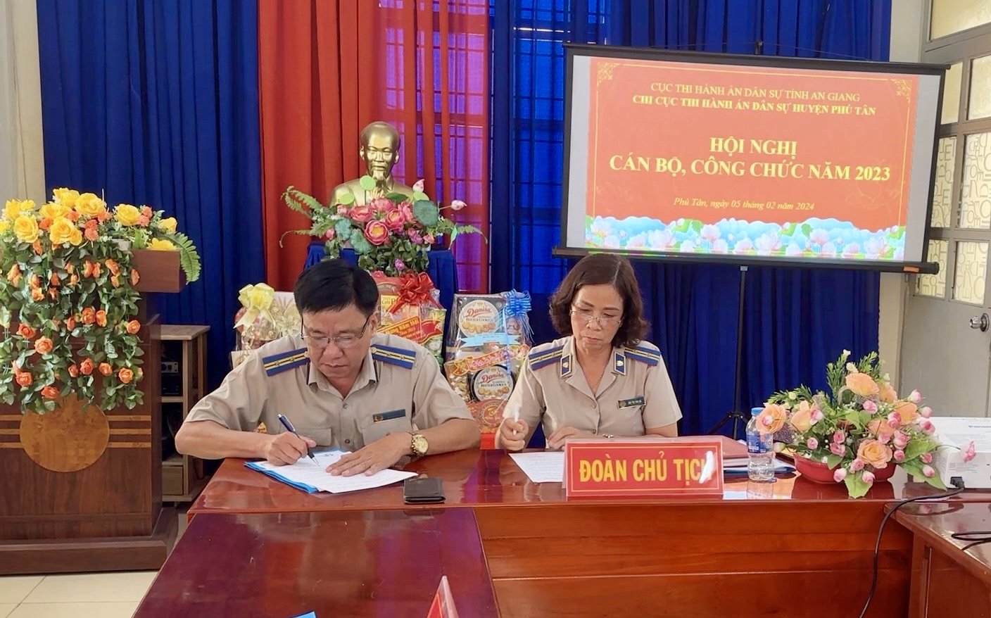 Chi cục Thi hành án dân sự huyện Phú Tân tổ chức Hội nghị cán bộ, công chức năm 2023