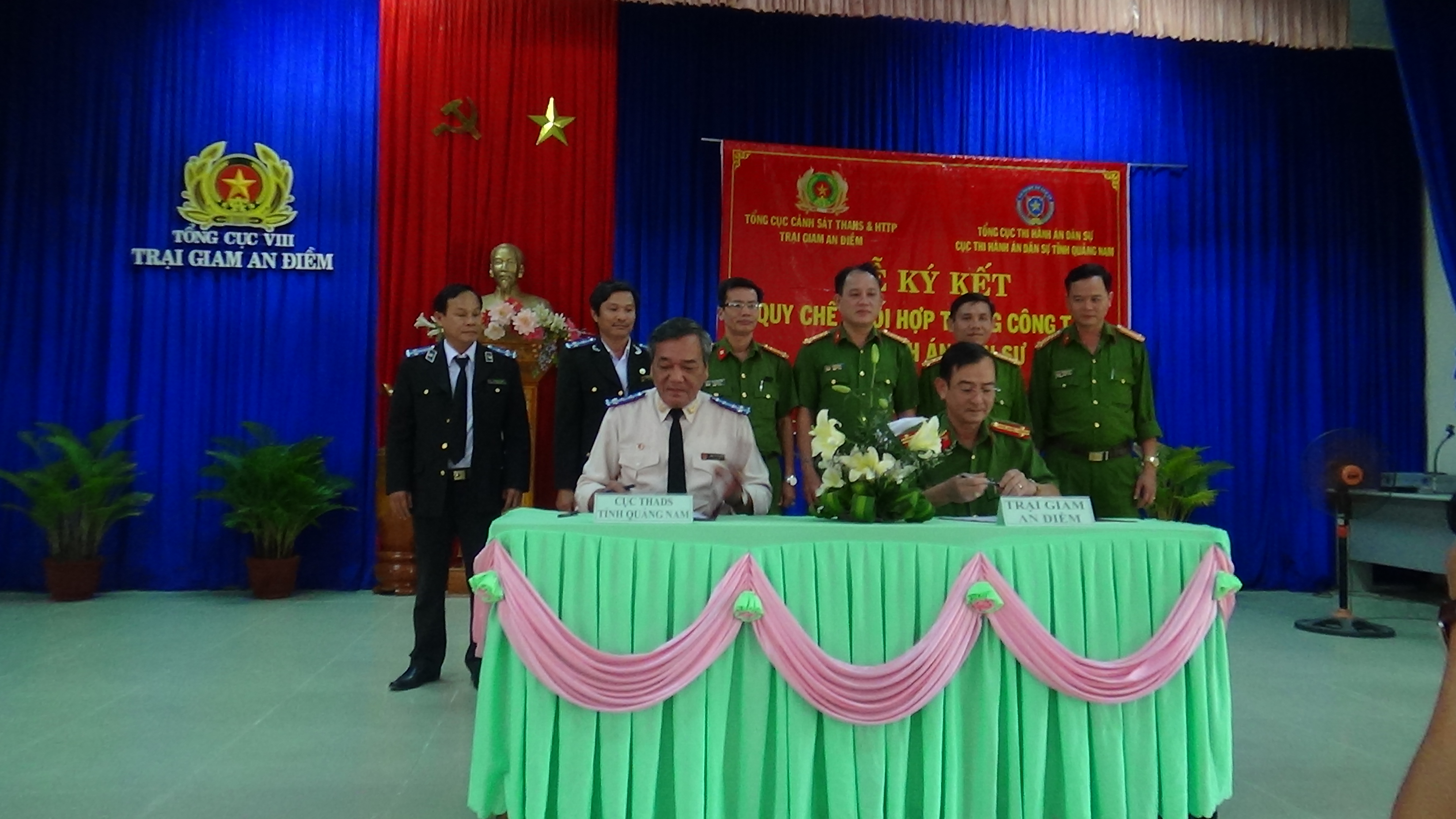 Cục thi hành án dân sự tỉnh Quảng Nam và Trại giam An Điềm tổ chức Lễ ký kết Quy chế phối hợp trong công tác thi hành án dân sự.