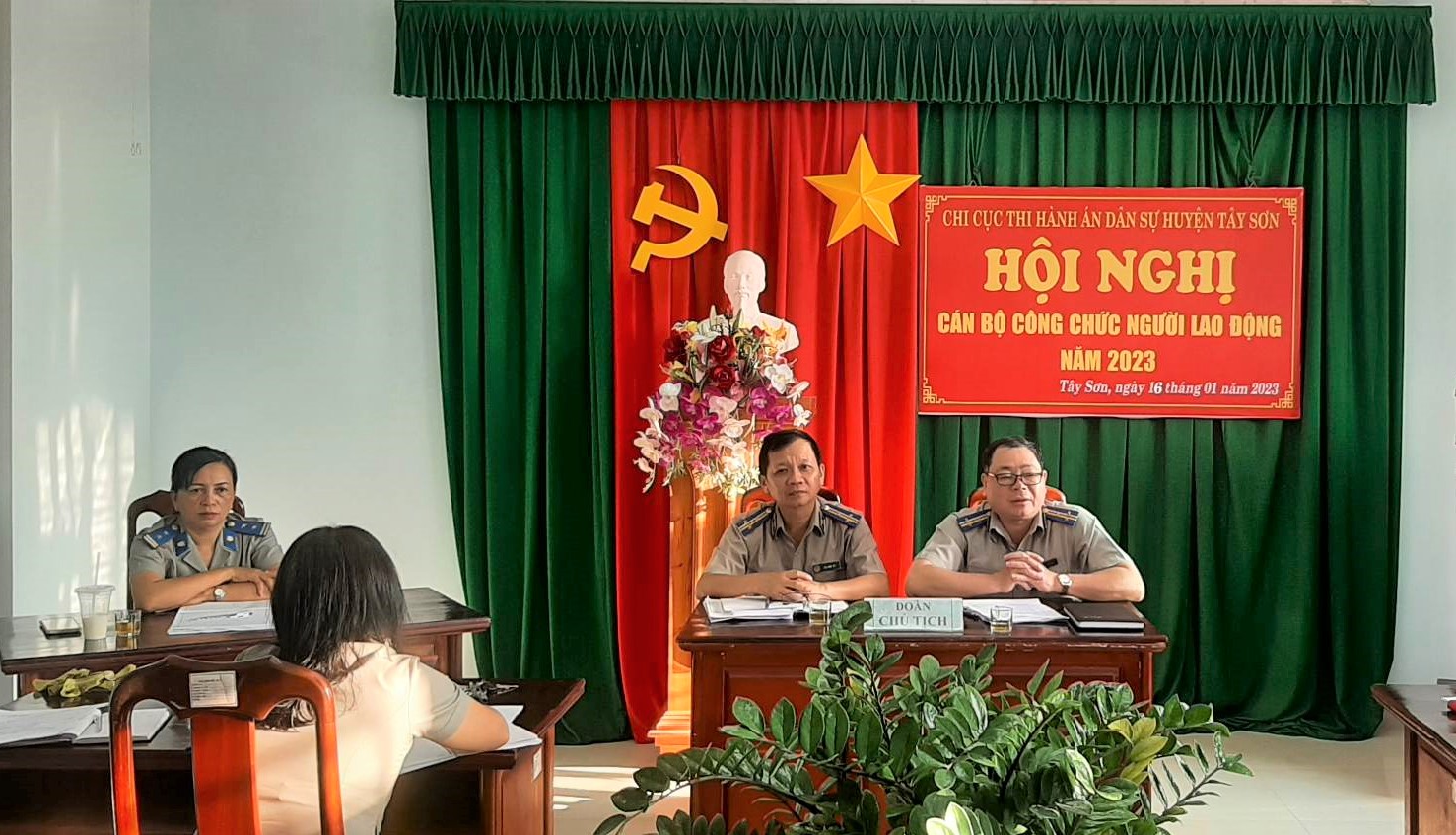 Chi bộ Chi cục Thi hành án dân sự huyện Tây Sơn tổ chức Hội nghị sơ kết giữa nhiệm kỳ thực hiện Nghị quyết Đại hội của Chi bộ lần thứ III, nhiệm kỳ 2015 – 2020.