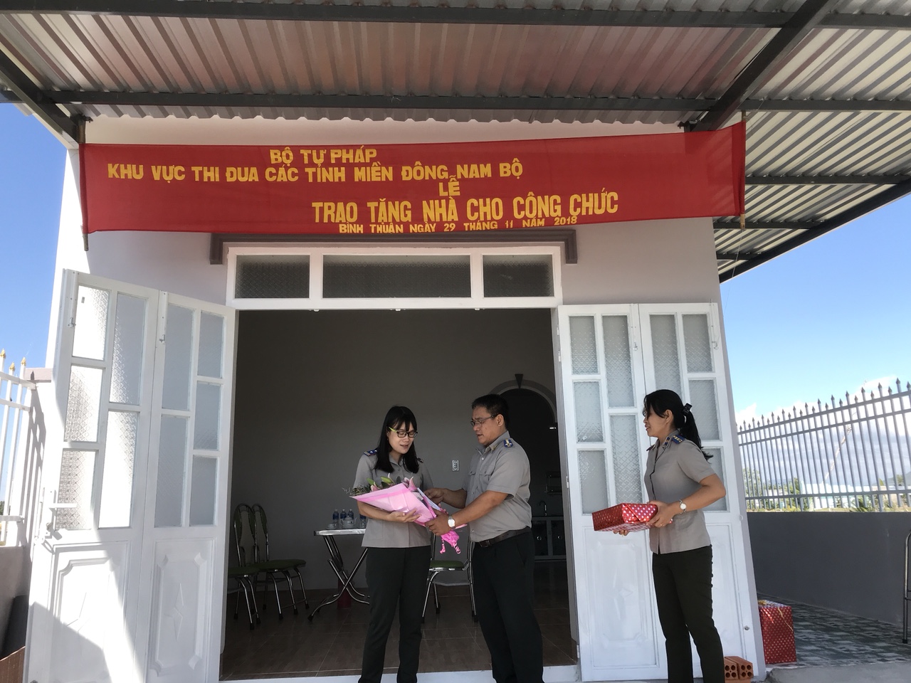 Lễ trao nhà tình thương cho cán bộ công chức Chi cục Thi hành án dân sự huyện Tuy Phong, tỉnh Bình Thuận