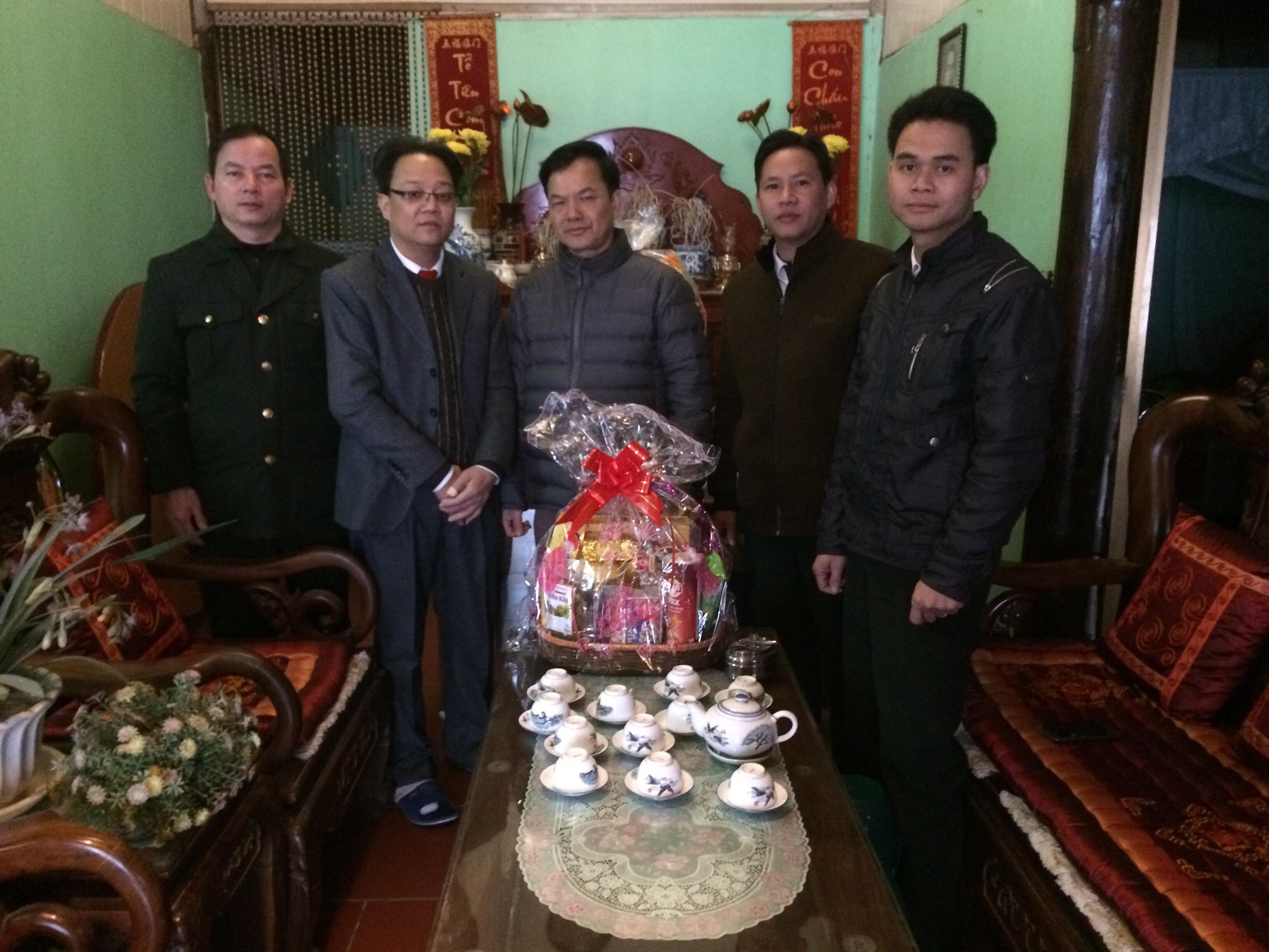 Cục Thi hành án dân sự tỉnh Cao Bằng chúc Tết cán bộ hưu trí nhân dịp Xuân Mậu Tuất 2018