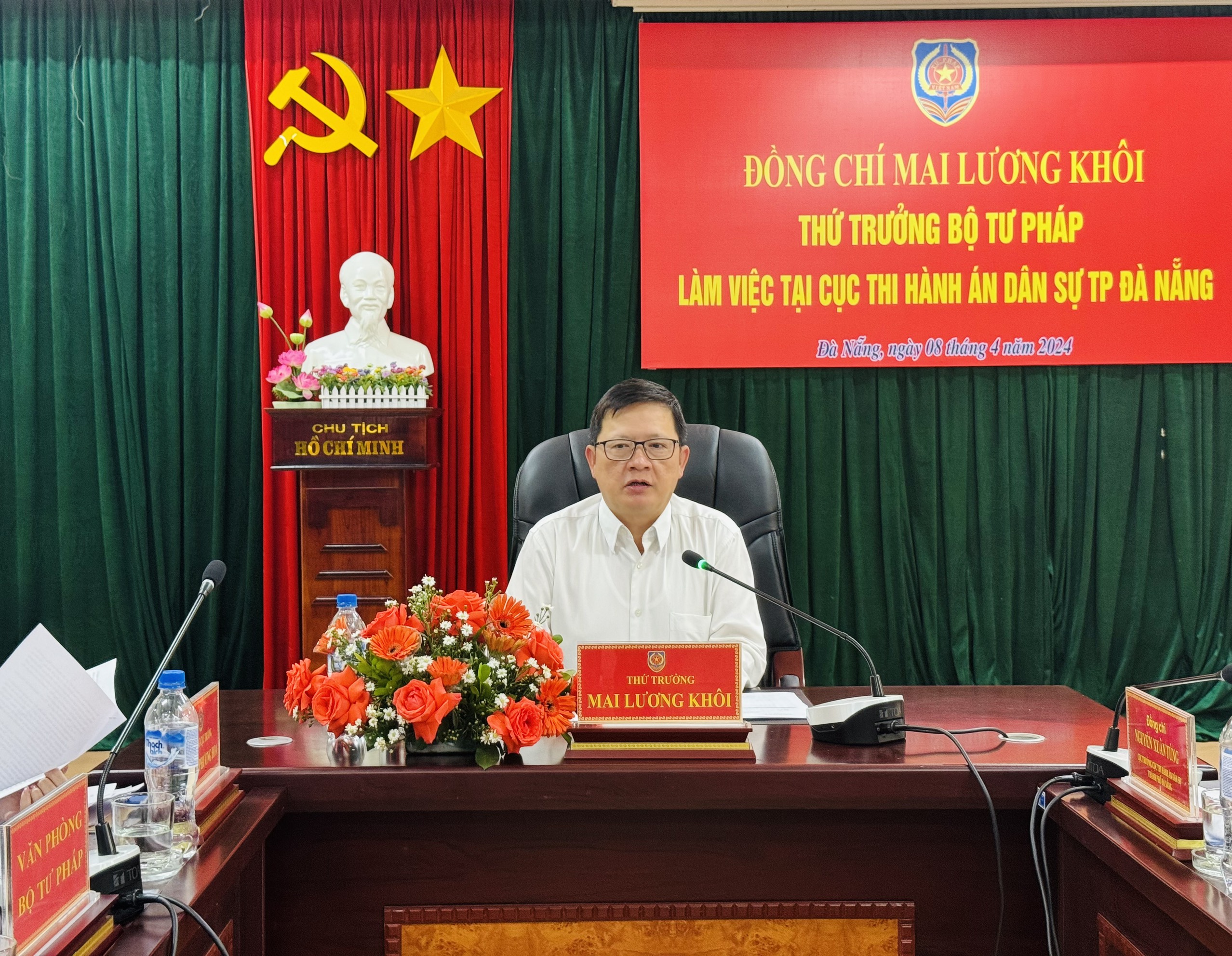 Thứ trưởng Bộ Tư pháp Mai Lương Khôi làm việc tại Cục Thi hành án dân sự thành phố Đà Nẵng