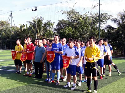 Công đoàn Chi cục Thi hành án dân sự thành phố Sa Đéc tổ chức giao lưu bóng đá