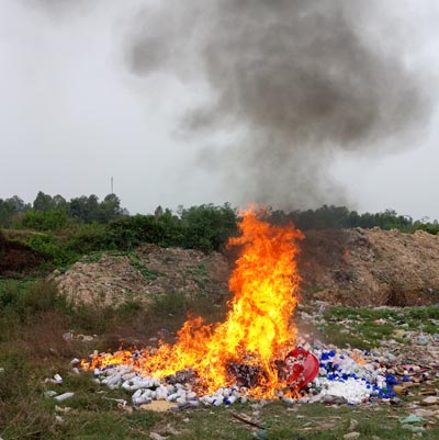 Chi cục Thi hành án dân sự huyện Tân Hồng tổ chức tiêu hủy tài sản