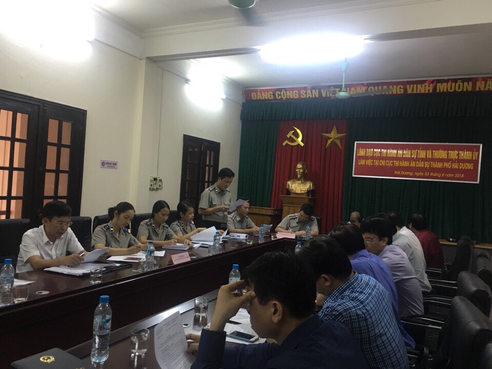 Cục trưởng Cục Thi hành án dân sự tỉnh làm việc với Thường trực Thành ủy thành phố Hải Dương về công tác thi hành án dân sự.
