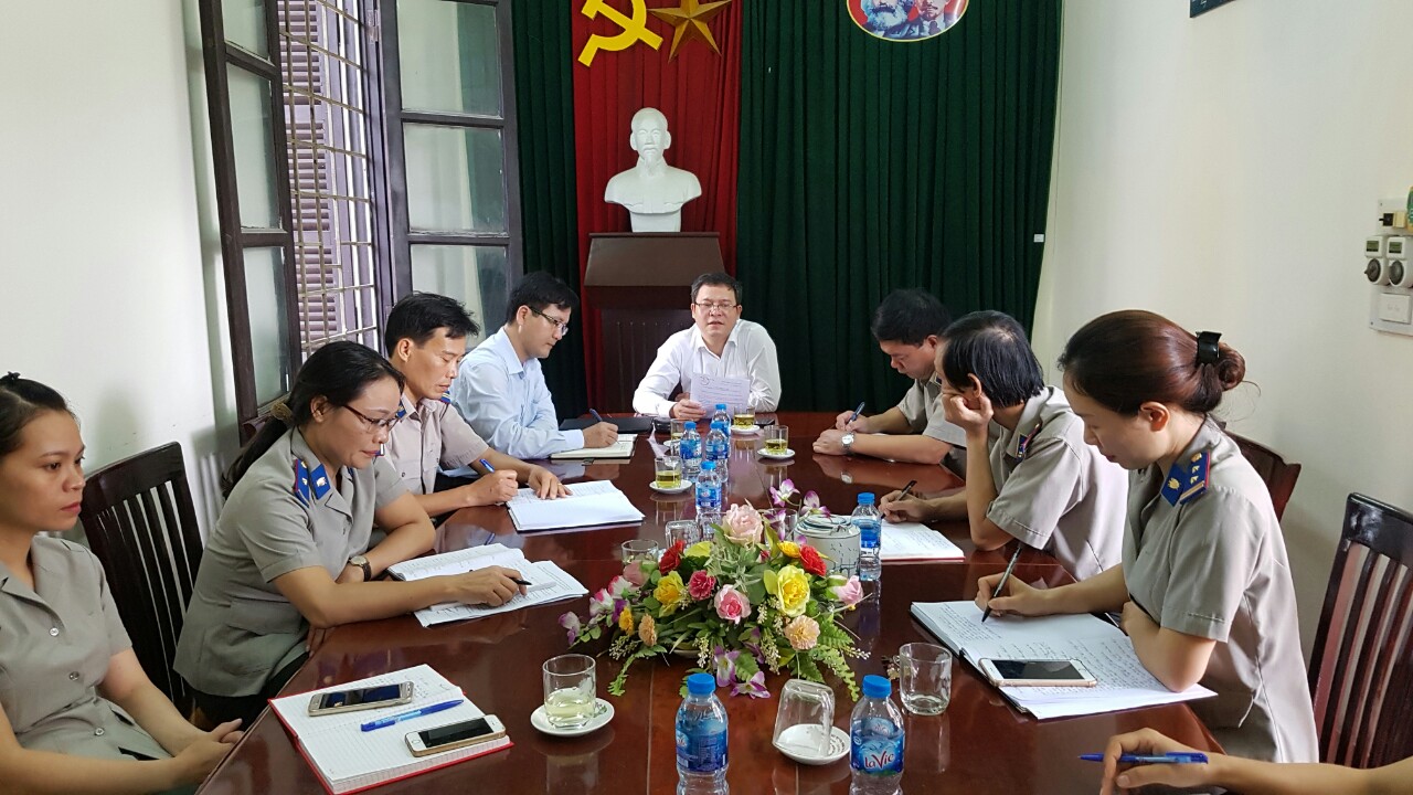 Đồng chí Cục trưởng Cục Thi hành án dân sự tỉnh làm việc tại Chi cục Thi hành án dân sự huyện Cẩm Giàng