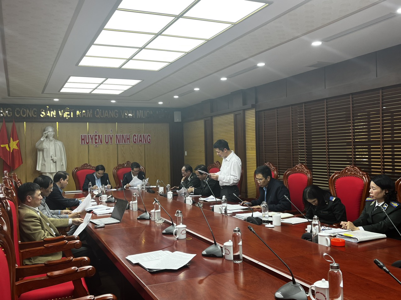Đồng chí Cục trưởng Cục Thi hành án dân sự tỉnh làm việc với đồng chí Chủ tịch UBND huyện Ninh Giang về công tác thi hành án dân sự trên địa bàn huyện Ninh Giang năm 2024.