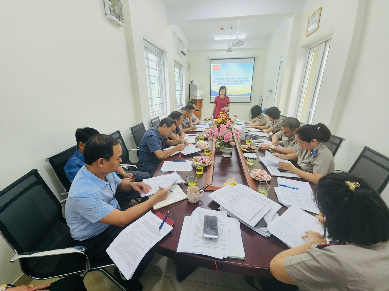 Kiểm tra công tác lãnh đạo, chỉ đạo, tổ chức thực hiện Kết luận số 01 –KL/TW, ngày 18/5/2021 của Bộ Chính trị tại Chi bộ Chi cục Thi hành án dân sự quận Dương Kinh