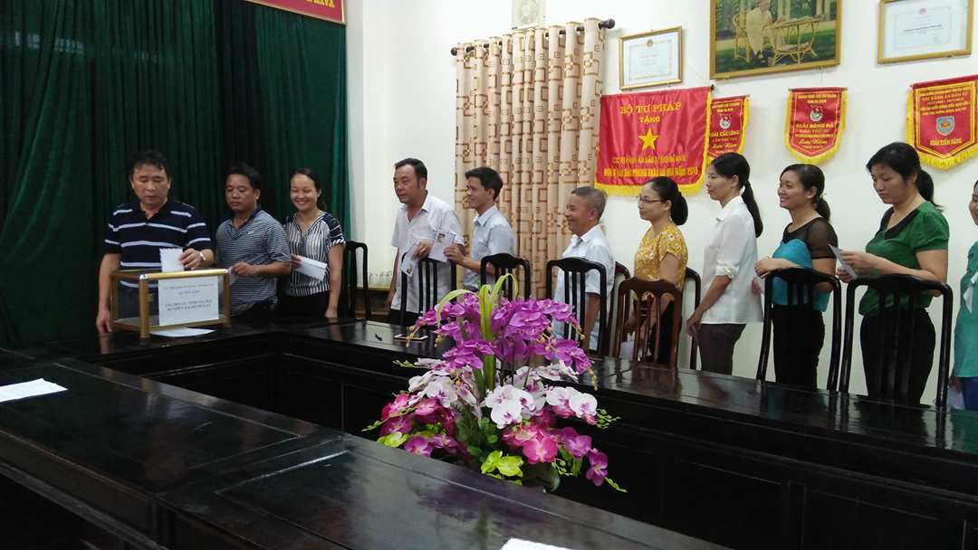 Cục Thi hành án dân sự tỉnh Hà Nam ủng hộ đồng bào lũ lụt các tỉnh Tây Bắc khắc phục hậu quả thiên tai.
