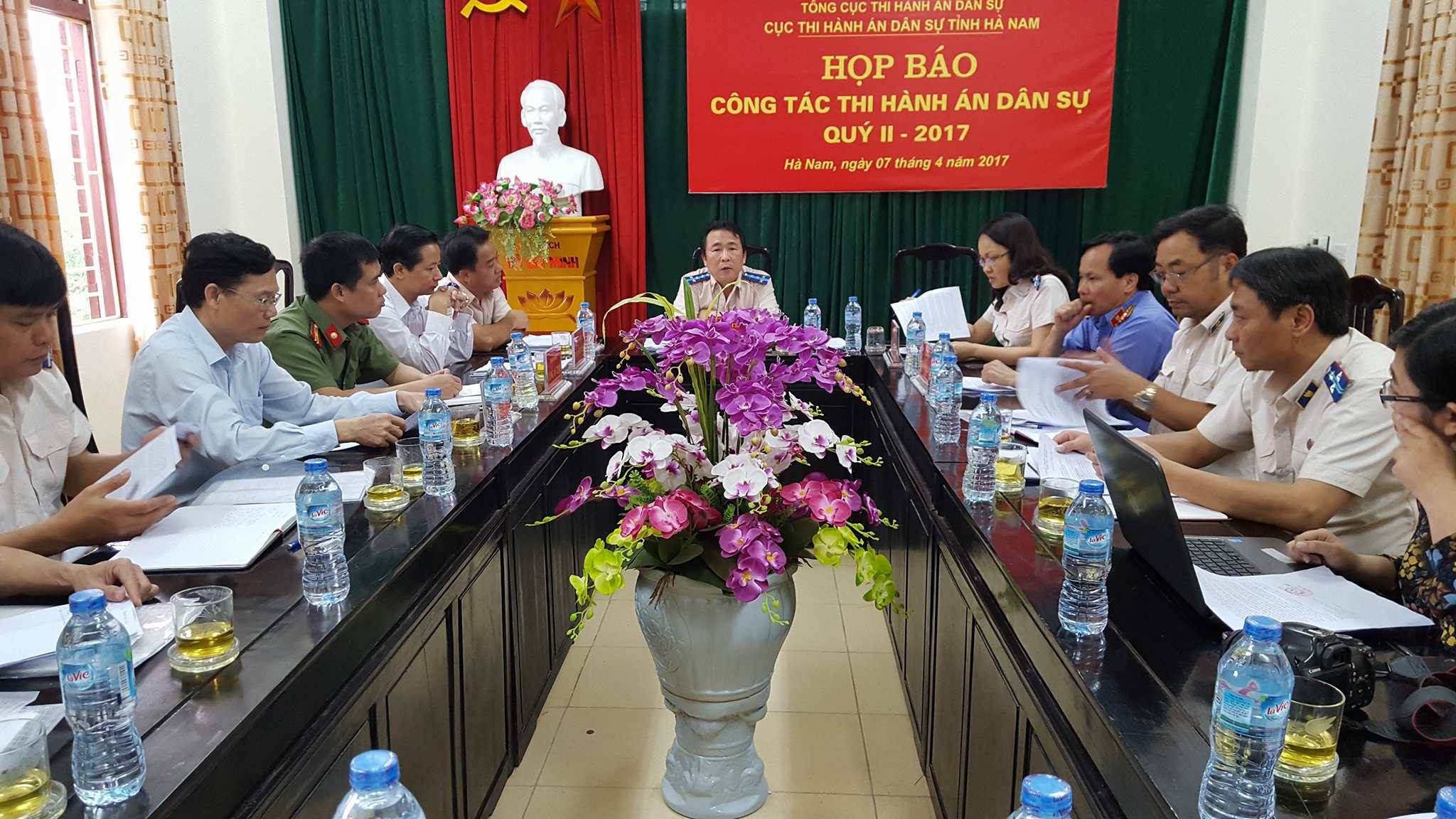 Cục Thi hành án dân sự tỉnh Hà Nam tổ chức họp báo quý II năm 2017