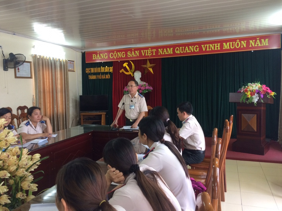Lãnh đạo Cục Thi hành án dân sự thành phố Hà Nội tổ chức gặp mặt thông báo các nội dung liên quan đến kỳ thi tuyển Chấp hành viên sơ cấp năm 2017 và động viên công chức dự thi