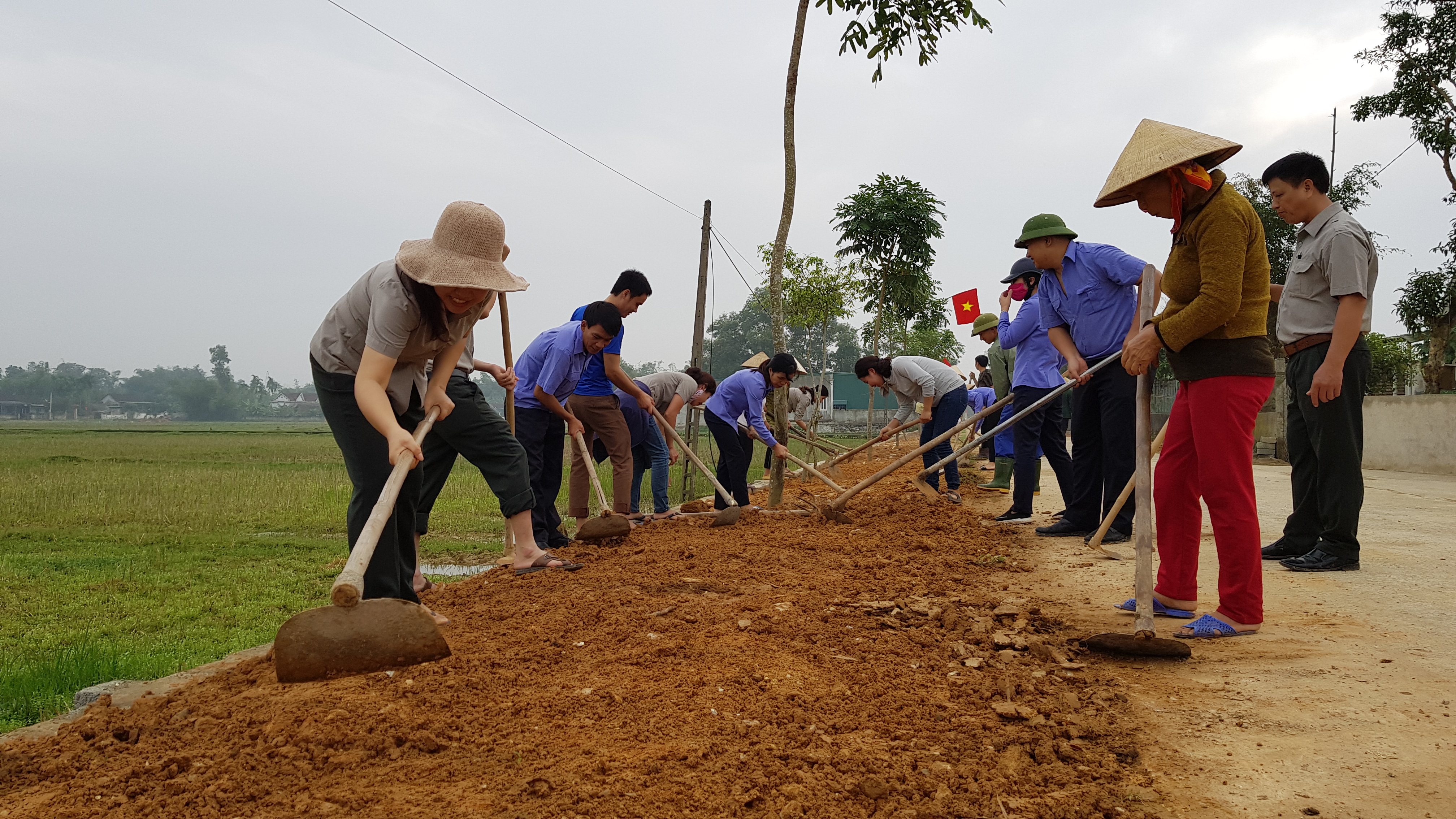 Chi cục THADS Can Lộc tham gia hoạt động xây dựng nông thôn mới tại xã Phú Lộc, Can Lộc
