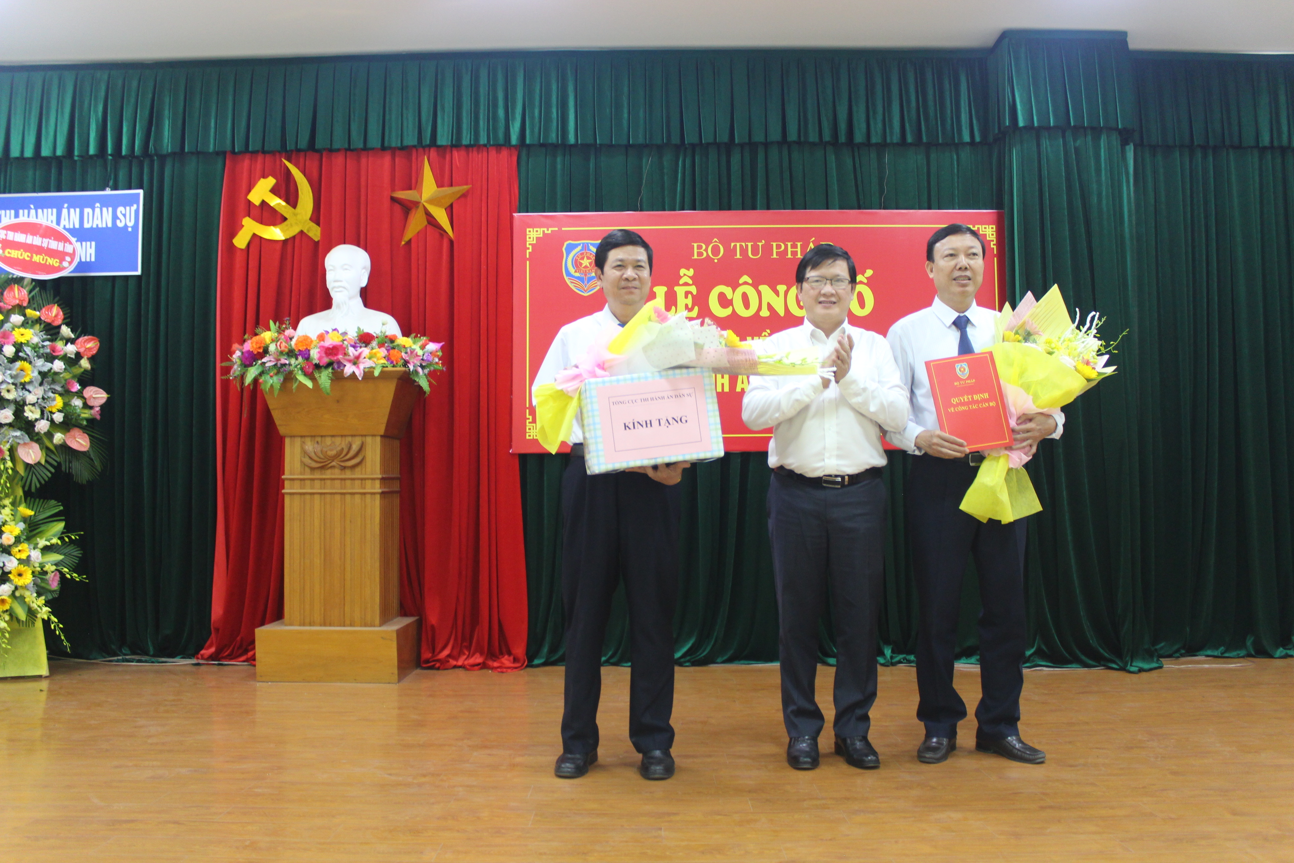 Lễ công bố các quyết định về tổ chức, cán bộ tại Cục Thi hành án dân sự tỉnh Hà Tĩnh