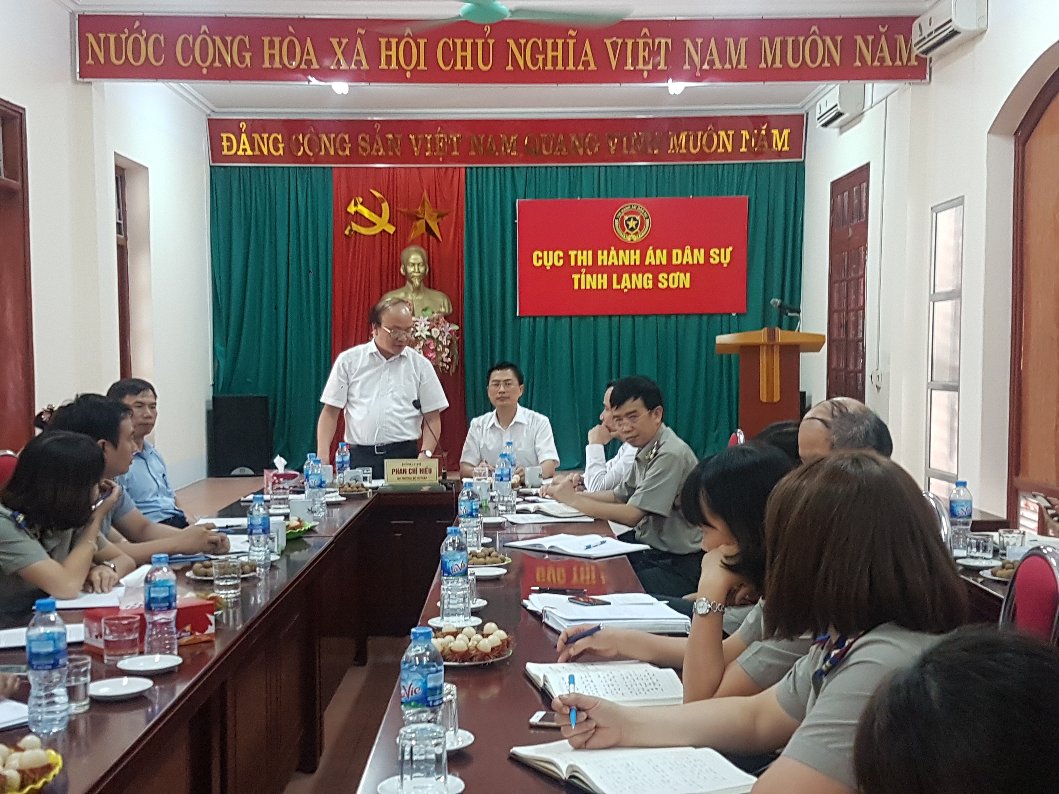 Thứ trưởng Bộ Tư pháp Phan Chí Hiếu làm việc tại Cục THADS tỉnh Lạng Sơn
