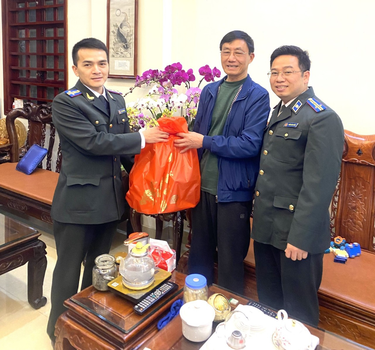 Cục Thi hành án dân sự tỉnh Lạng Sơn thăm và chúc tết gia đình các đồng chí Nguyên Lãnh đạo, công chức đã nghỉ hưu nhân dịp Xuân Quý Mão 2023