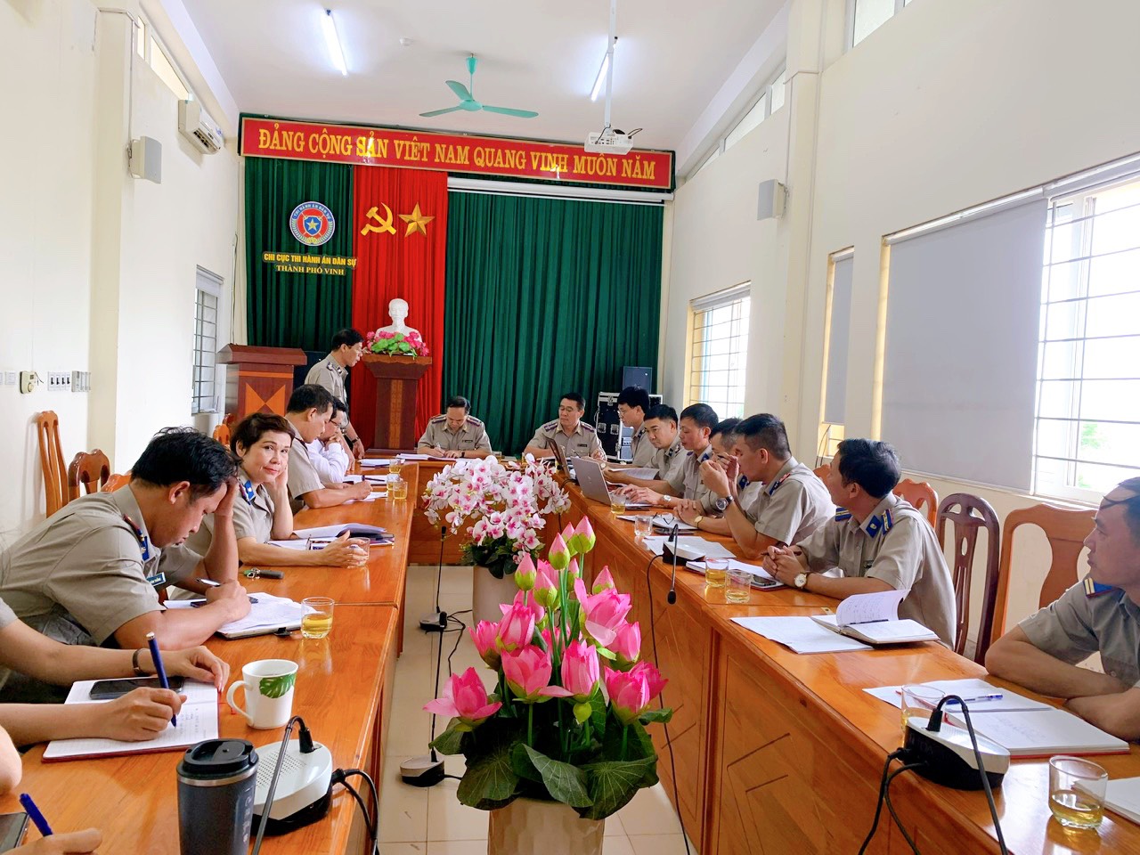Tập thể Lãnh đạo Cục Thi hành án dân sự tỉnh Nghệ An trực tiếp đôn đốc việc thực hiện chỉ tiêu, nhiệm vụ công tác đầu năm 2024 đối với các Chi cục Thi hành án dân sự trực thuộc.