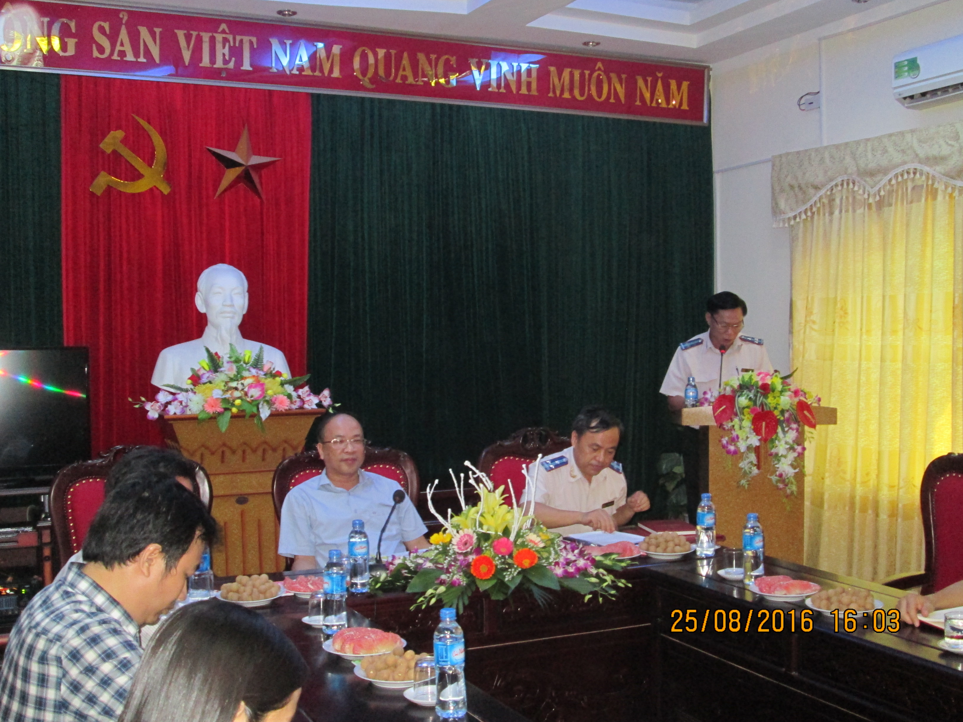Thứ trưởng Bộ Tư pháp Phan Chí Hiếu thăm và làm việc với Cục Thi hành án dân sự tỉnh Ninh Bình