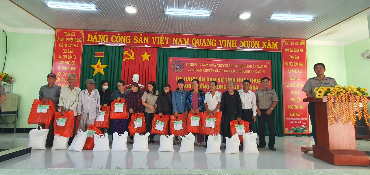 Thi hành án dân sự tỉnh Ninh Thuận hưởng ứng phong trào thi đua 