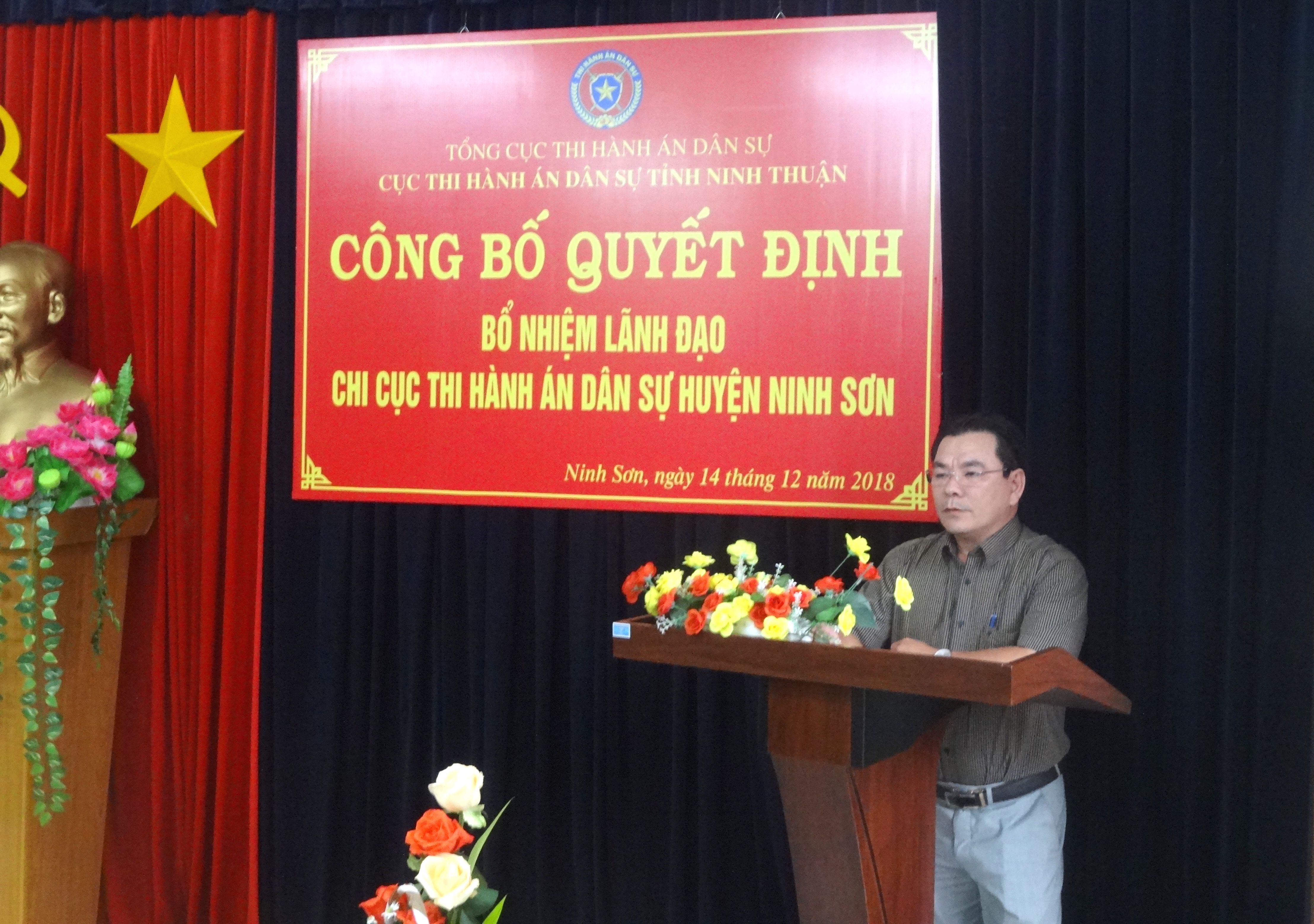 Cục trưởng Cục THADS tỉnh Ninh Thuận công bố và trao các Quyết định bổ nhiệm lãnh đạo Chi cục THADS huyện Ninh Sơn