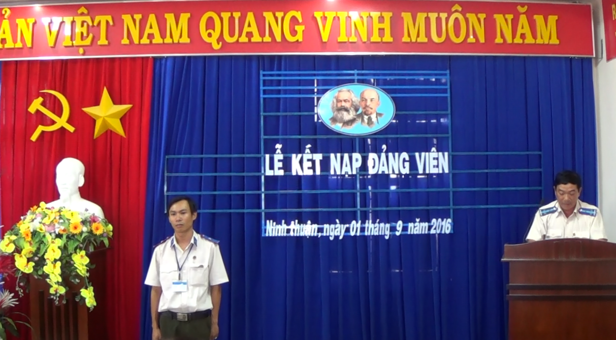 Chi bộ Cục Thi hành án dân sự tỉnh Ninh Thuận tổ chức Lễ kết nạp đảng viên cho đồn chí Huỳnh Lê Kim Hải