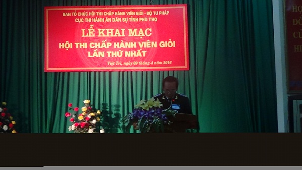 Đ/c: Trần Quang Thịnh - Cục trưởng cục thi hành án dân sự tỉnh Phú Thọ - Chủ tịch hội đồng thi CHV giỏi đang tiếp thu ý kiến chỉ đạo của UBND tỉnh
