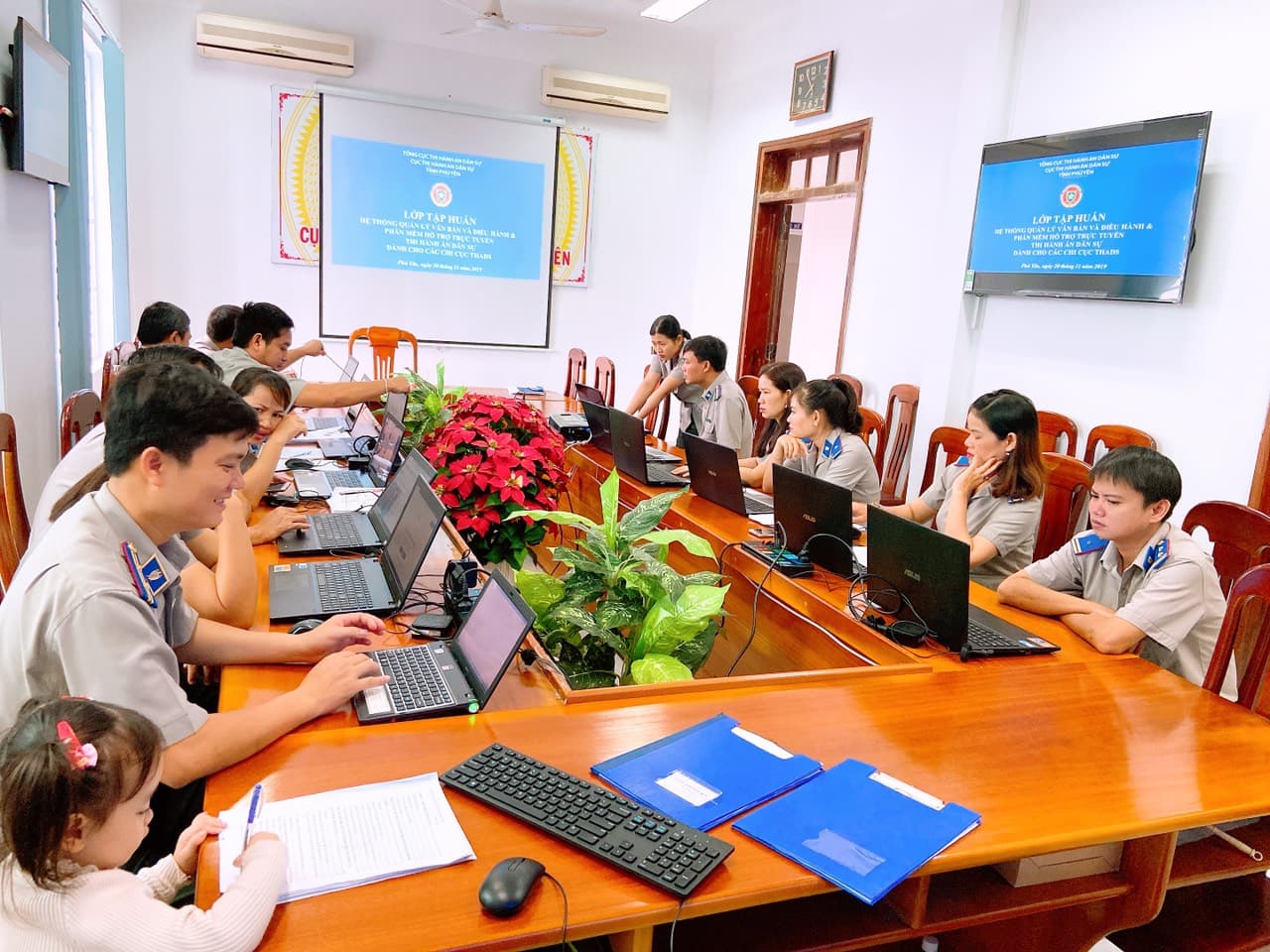 Cục Thi hành án dân sự tỉnh Phú Yên tổ chức Lớp tập huấn phần mềm Hệ thống Quản lý văn bản điều hành và phần mềm Hỗ trợ trực tuyến thi hành án dân sự