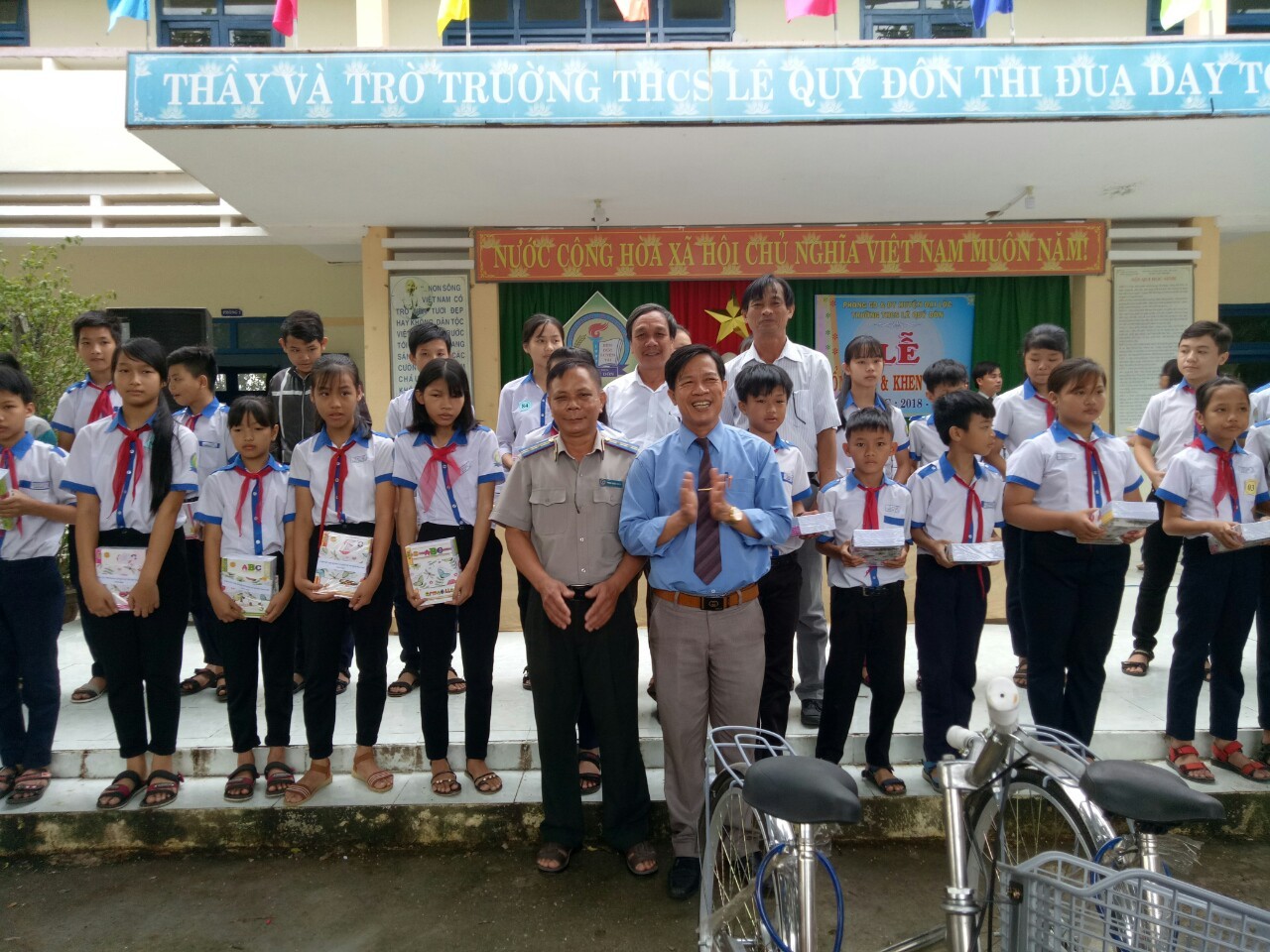 Cục Thi hành án dân sự tỉnh Quảng Nam tham gia giải cầu lông chào mừng thành công Đại hội XII Công đoàn Việt Nam