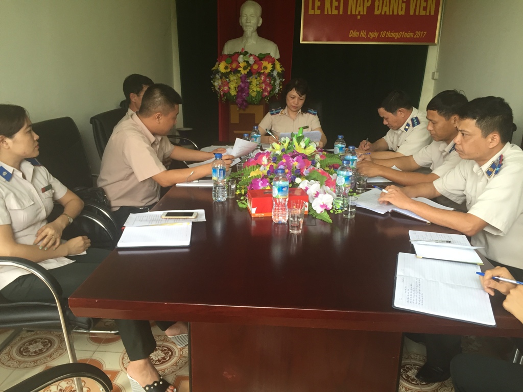 Cục Thi hành án dân sự tỉnh làm việc tại Chi cục THADS huyện Hải Hà và Đầm Hà nghe tiến độ giải quyết án.