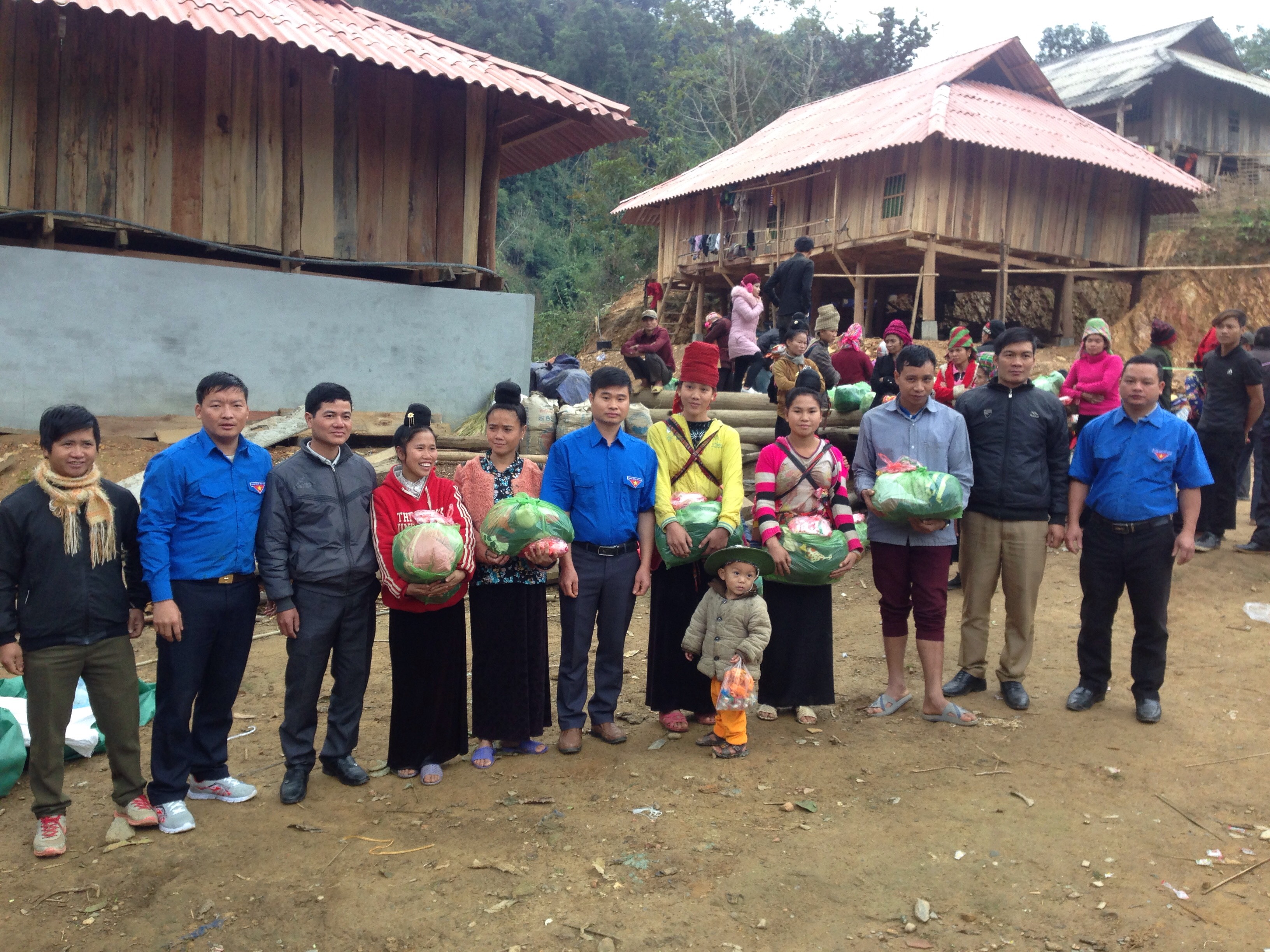 Chi đoàn Chi cục THADS huyện Quỳnh Nhai, tỉnh Sơn La tổ chức  gặp mặt, tặng quà cho các hộ gia đình có hoàn cảnh đặc biệt khó khăn