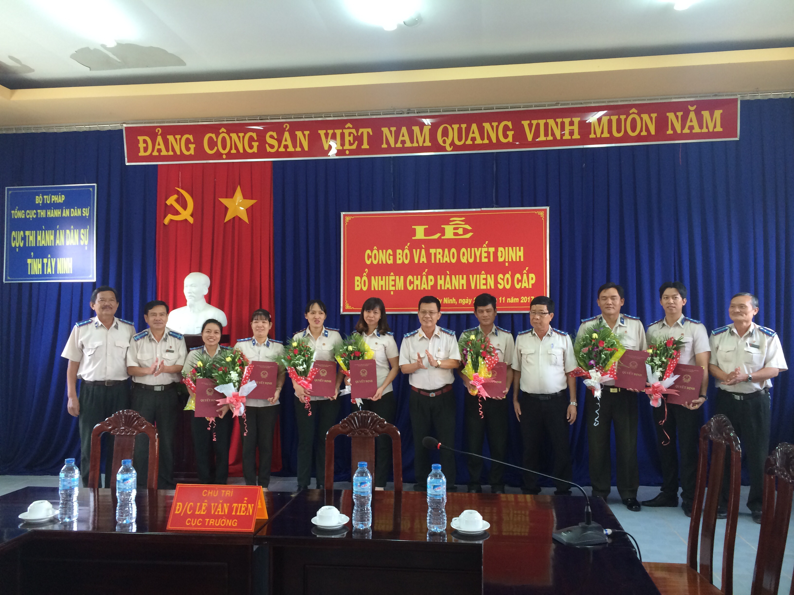 Công bố, trao Quyết định bổ nhiệm 07 Chấp hành viên sơ cấp thuộc các cơ quan THADS tỉnh Tây Ninh năm 2017