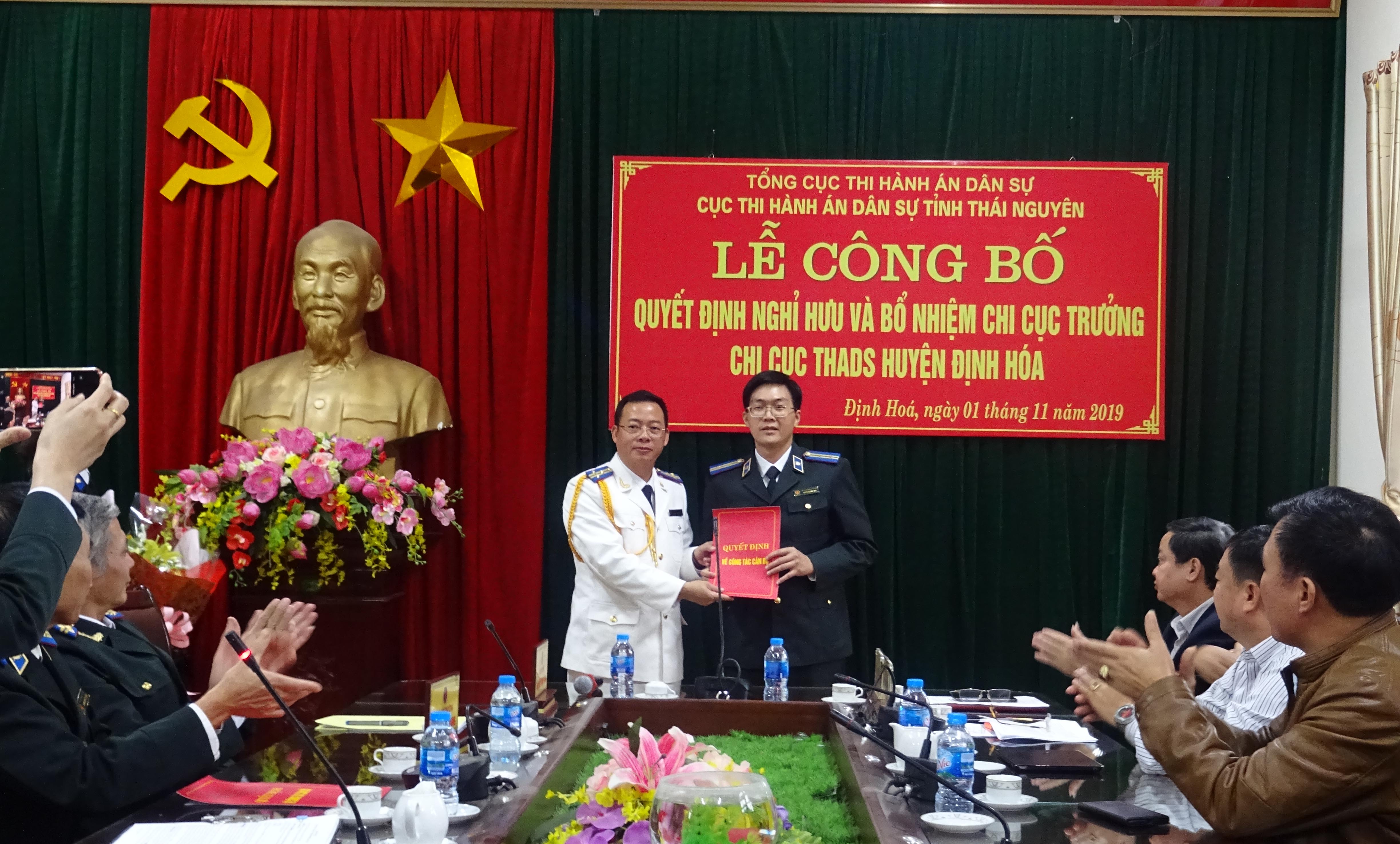 Trao quyết định bổ nhiệm Chi cục trưởng Chi cục Thi hành án dân sự huyện Định Hóa