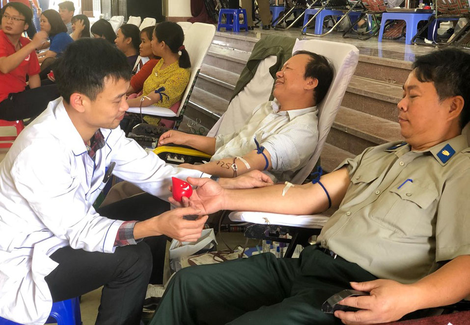 Cán bộ, công chức Chi cục THADS huyện Yên Định tham gia hiến máu nhân đạo