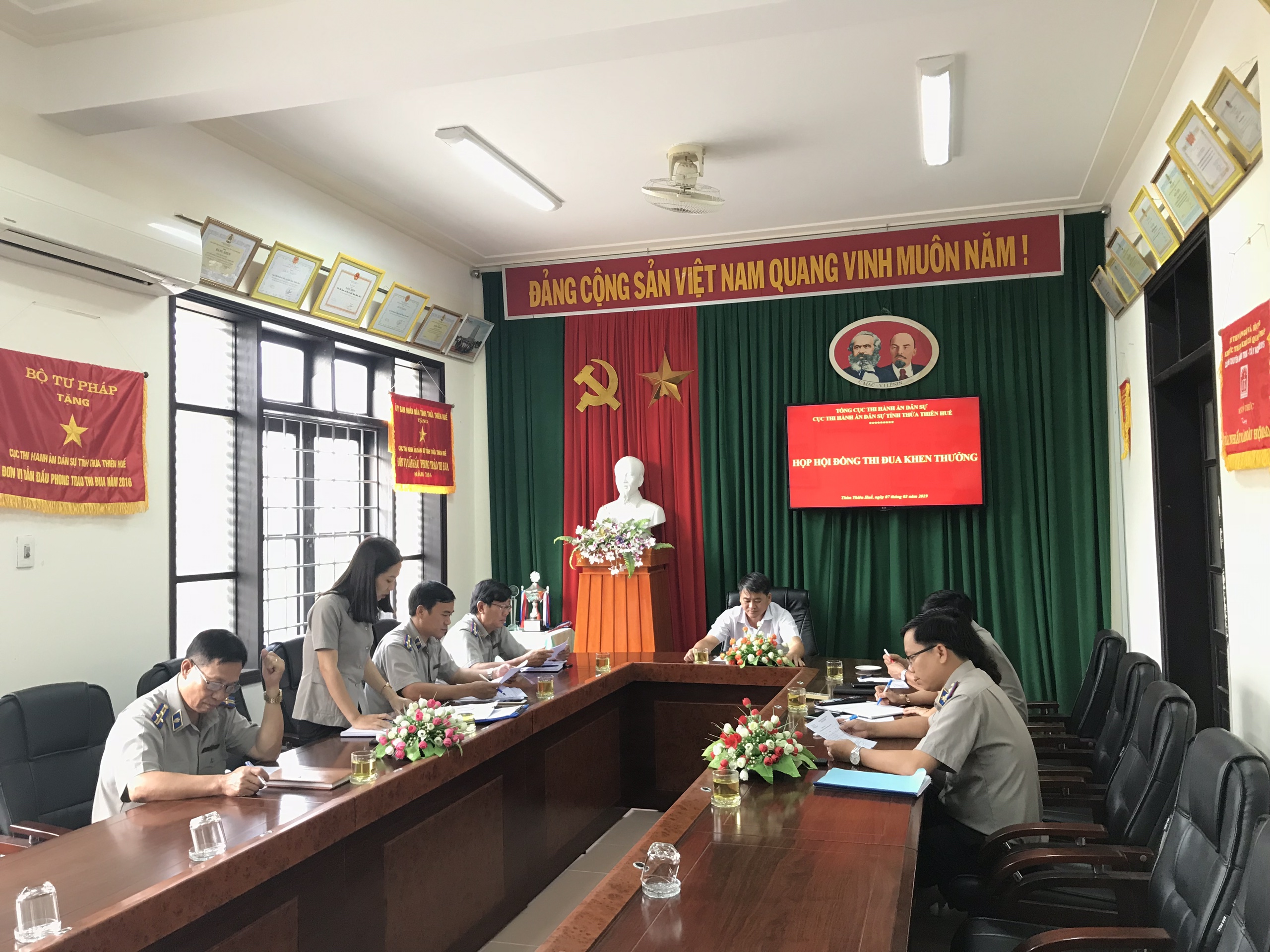 Cục Thi hành án dân sự tỉnh Thừa Thiên Huế tổ chức bình xét Thi đua khen thưởng đợt thi đua mừng Đảng, mừng Xuân năm 2019