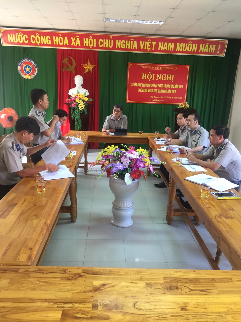 Cục trưởng Cục Thi hành án dân sự tỉnh Thừa Thiên Huế chỉ đạo công tác thi hành án dân sự tại Chi cục thi hành án dân sự huyện Phú Lộc