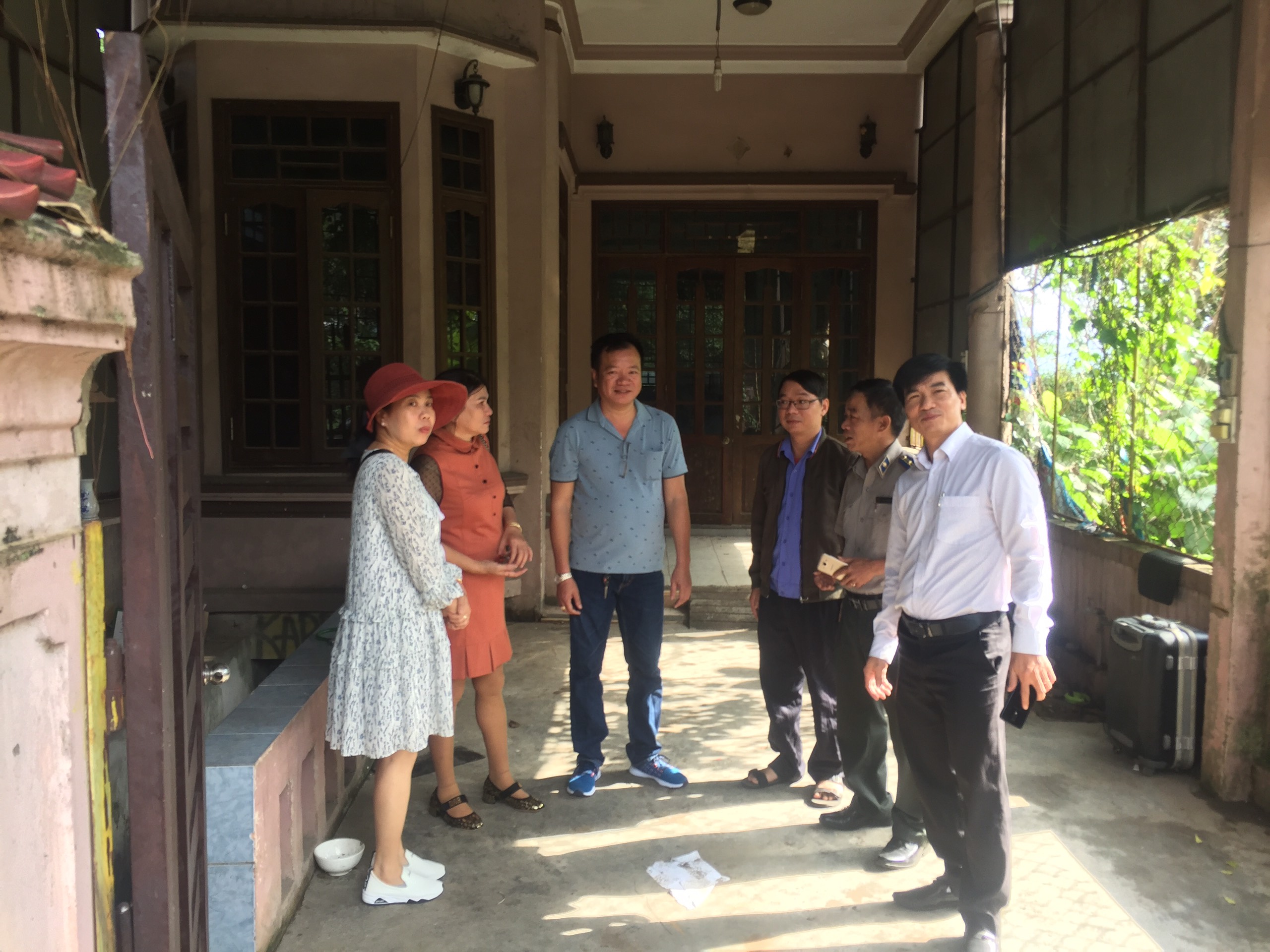 Chi cục thi hành án dân sự huyện Phú Lộc tổ chức giao tài sản cho người mua trúng đấu giá