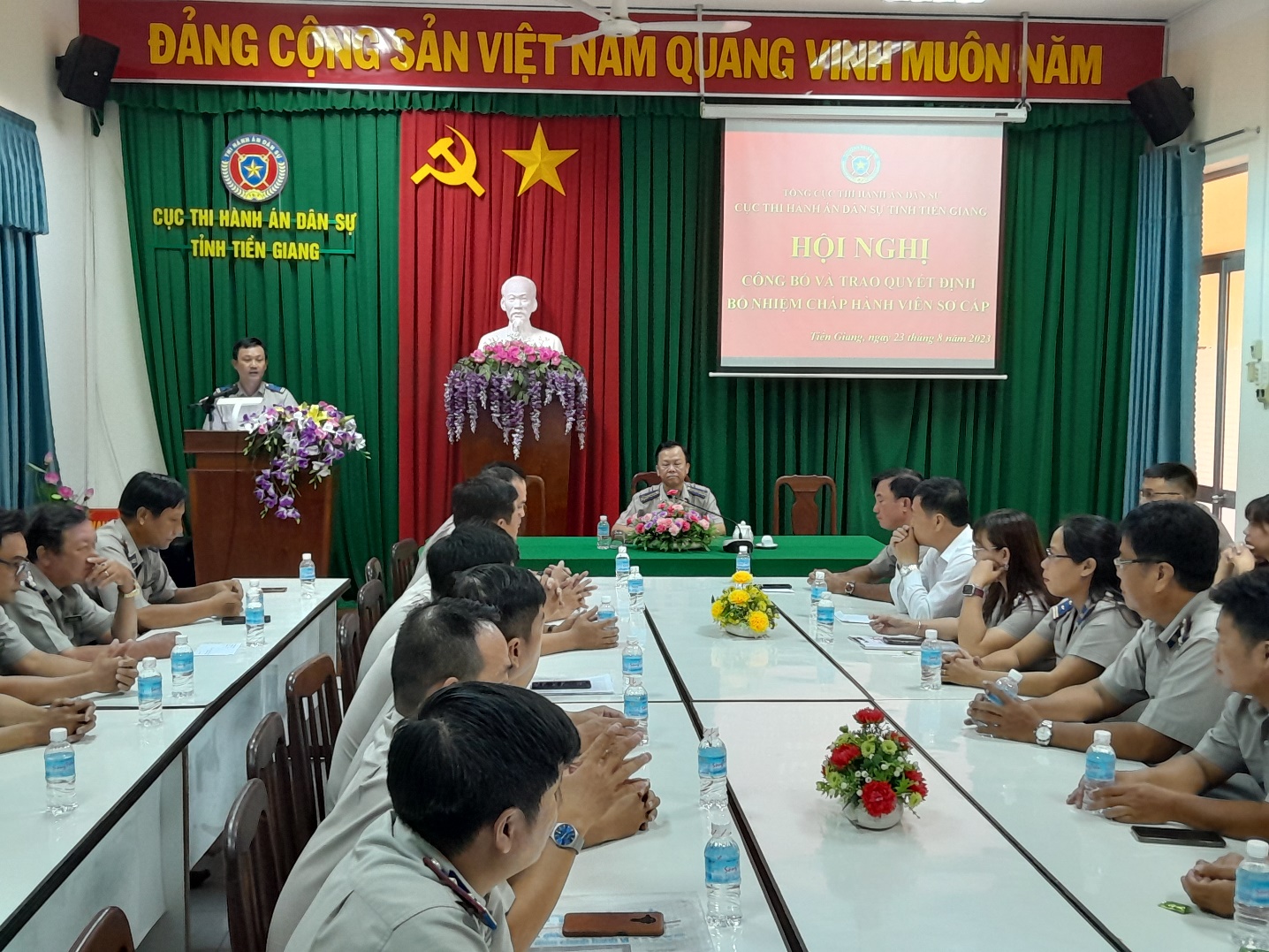 Cục Thi hành án dân sự tỉnh Tiền Giang tổ chức Hội nghị công bố và trao Quyết định bổ nhiệm Chấp hành viên sơ cấp