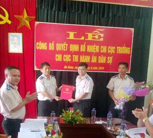 Công bố và trao Quyết định điều động, bổ nhiệm lãnh đạo Chi cục Thi hành án dân sự huyện Na Hang.