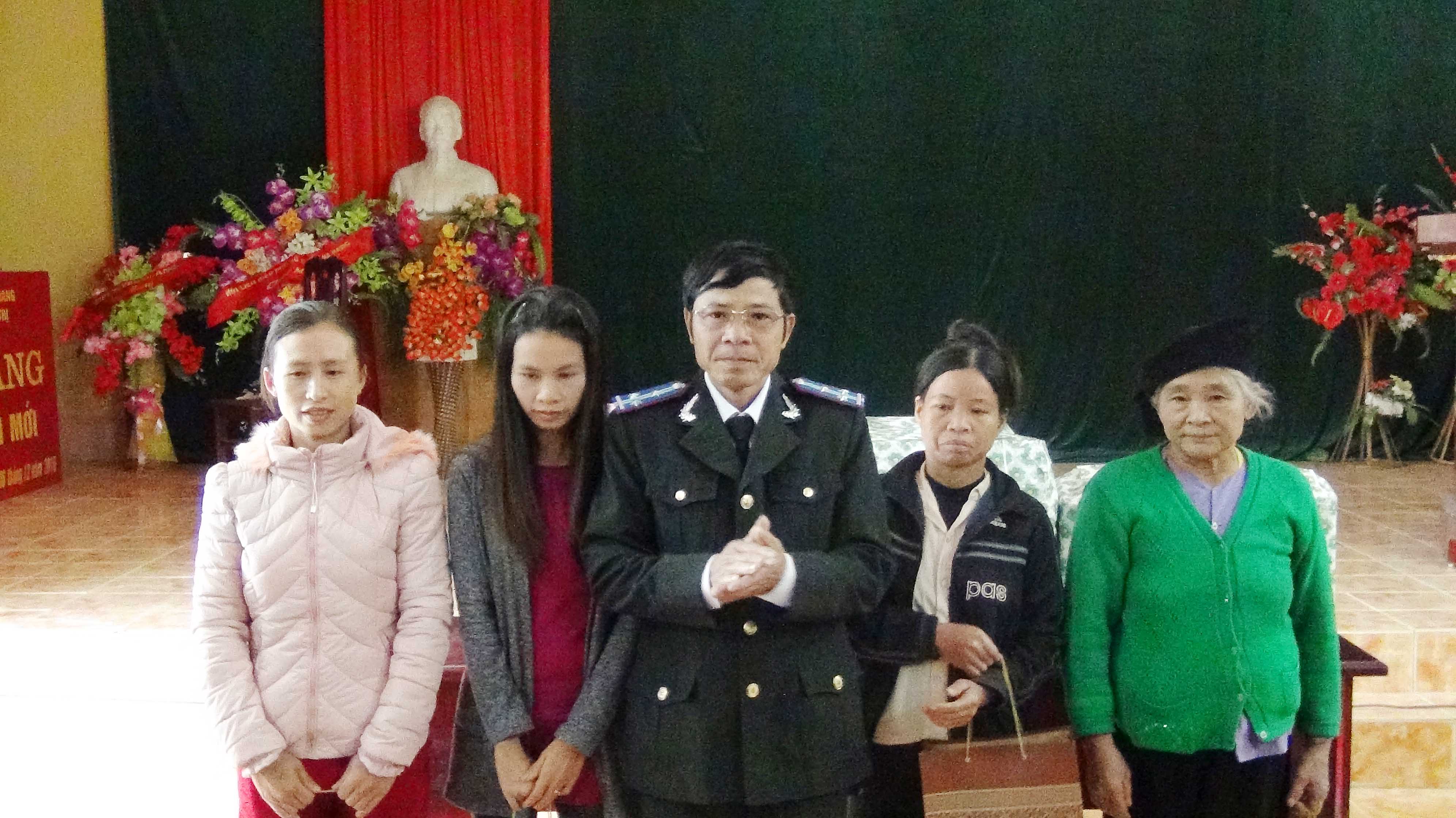 Cục Thi hành án dân sự tỉnh Tuyên Quang tổ chức hoạt động xã hội tại xã Yên Hoa, huyện Na Hang