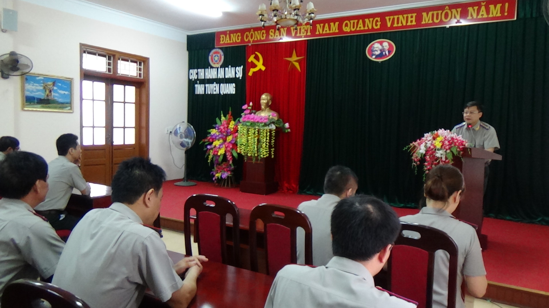Cục Thi hành án dân sự tỉnh Tuyên Quang triển khai hưởng ứng Ngày Pháp luật Nước Cộng hòa xã hội chủ nghĩa Việt Nam
