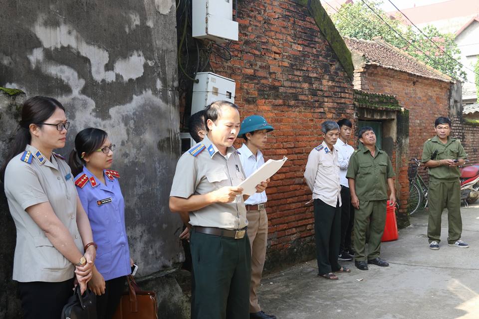 Chi cục Thi hành án dân sự huyện Việt Yên: Tổ chức cưỡng chế chuyển giao quyền sử dụng đất và tài sản gắn liền trên đất