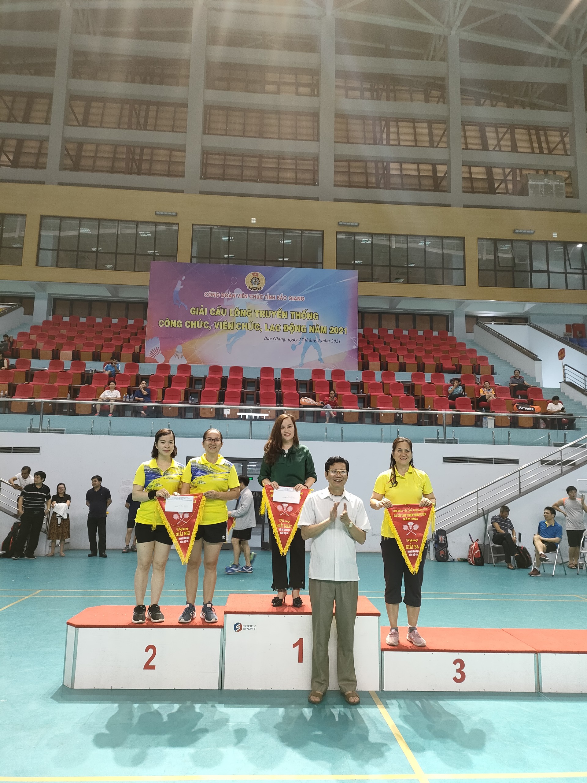 Công đoàn Cục THADS tỉnh Bắc Giang giành hai giải Nhì Giải cầu lông truyền thống công chức, viên chức, lao động năm 2021