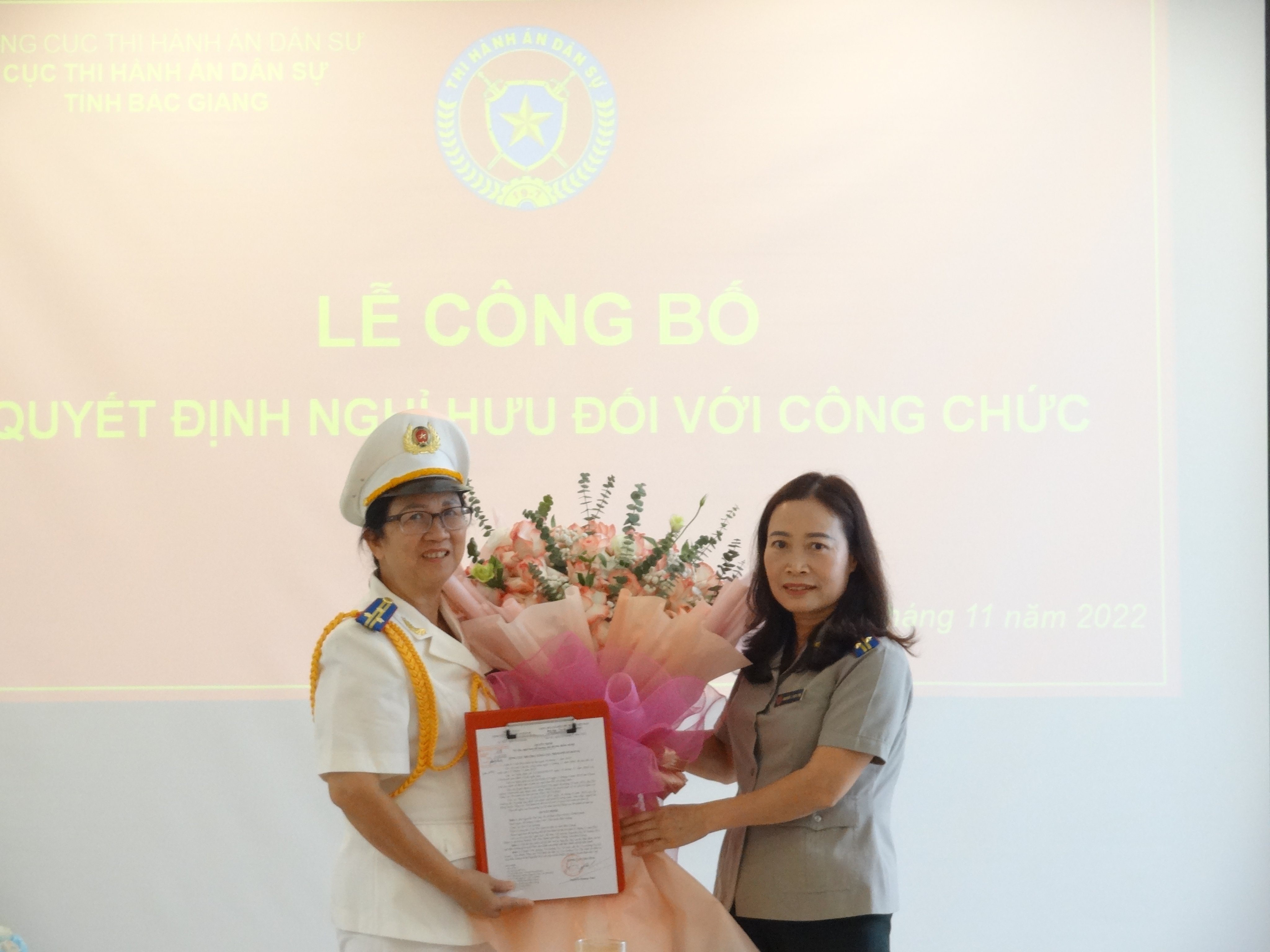 Cục THADS tỉnh Bắc Giang công bố và trao quyết định nghỉ hưu Đối với đồng chí Nguyễn Thị Lan - Phó Cục trưởng Cục THADS