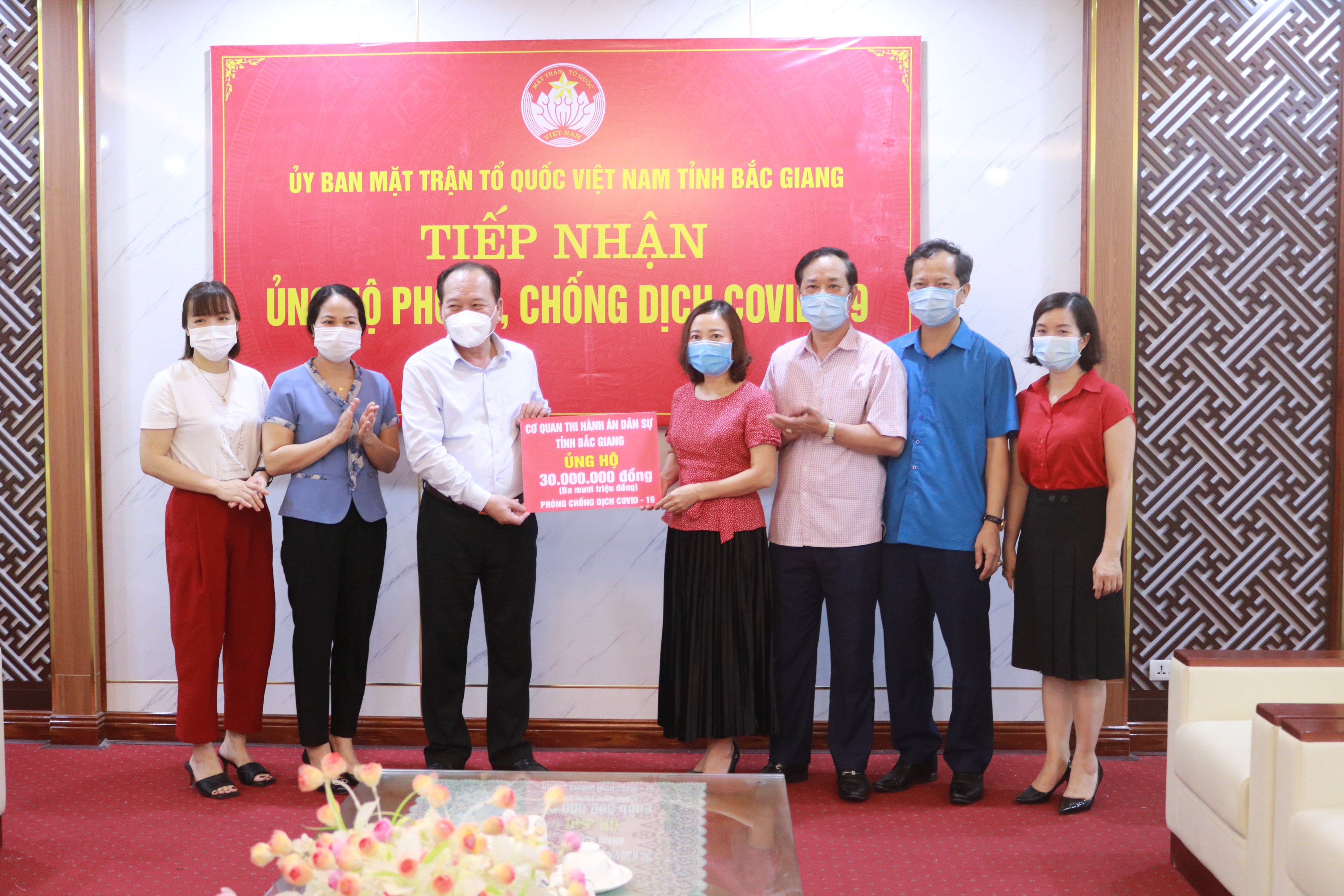 Công chức, người lao động cơ quan THADS tỉnh Bắc Giang chung tay ủng hộ phòng chống Covid-19