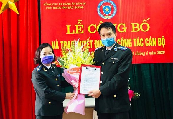 Lễ công bố và trao các quyết định về công tác cán bộ tại Chi cục Thi hành án dân sự huyện Yên Dũng, tỉnh Bắc Giang