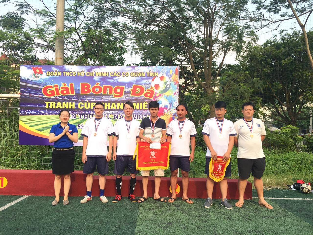 Đoàn viên chi đoàn Cục Thi hành án dân sự tham gia giải bóng đá Cúp thanh niên 2017