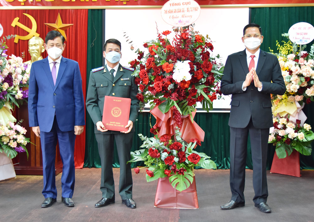Trao quyết định Bổ nhiệm Cục trưởng Cục Thi hành án dân sự tỉnh Bắc Ninh