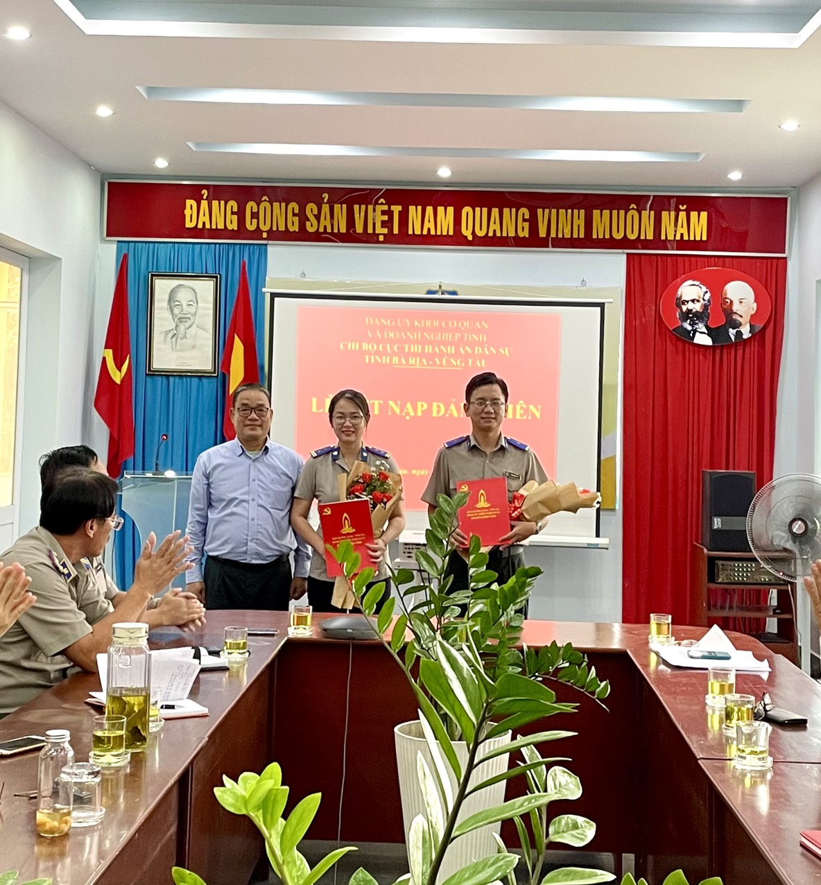 Lễ kết nạp Đảng viên mới của Chi bộ Cục Thi hành án dân sự tỉnh Bà Rịa-Vũng Tàu