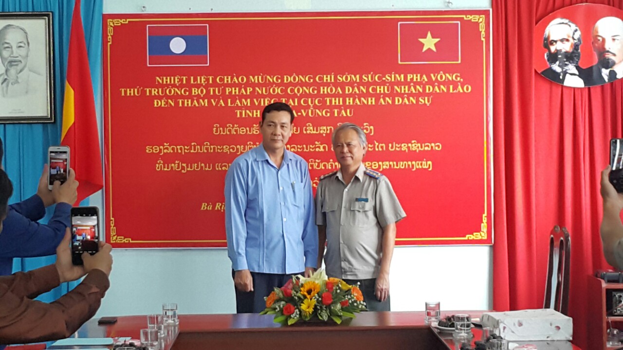 Đoàn đại biểu Bộ Tư pháp CHDCND Lào thăm và làm việc tại Cục Thi hành án dân sự tỉnh BRVT