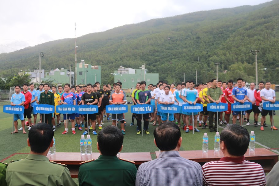 Cán bộ công chức Cục Thi hành án dân sự tỉnh sôi nổi tham gia Giải bóng đá mini Khối thi đua Nội chính tỉnh Bình Định năm 2017