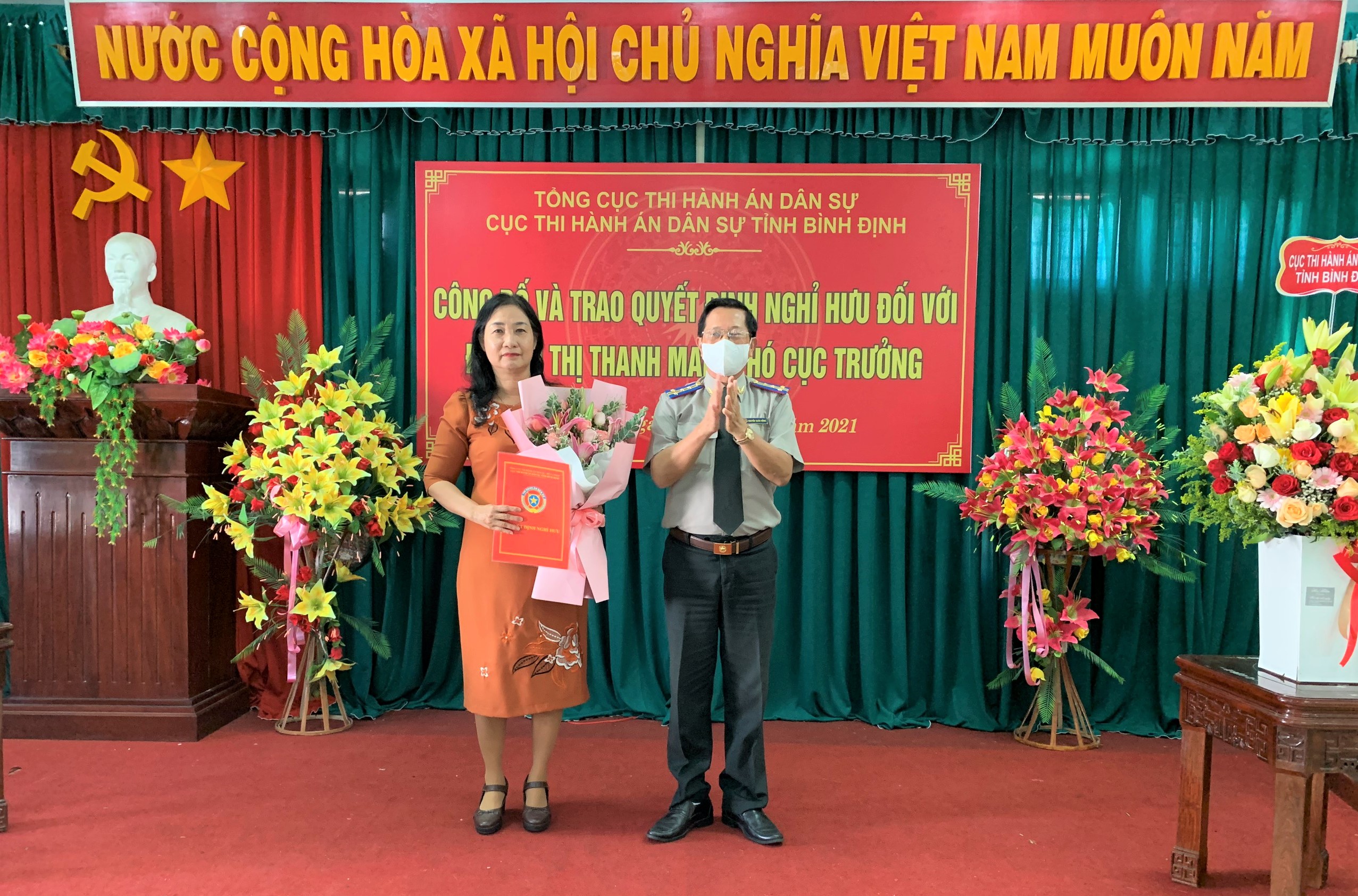 Cục THADS tỉnh: Trao quyết định nghỉ hưu cho đồng chí Võ Thị Thanh Mai, Phó Cục trưởng